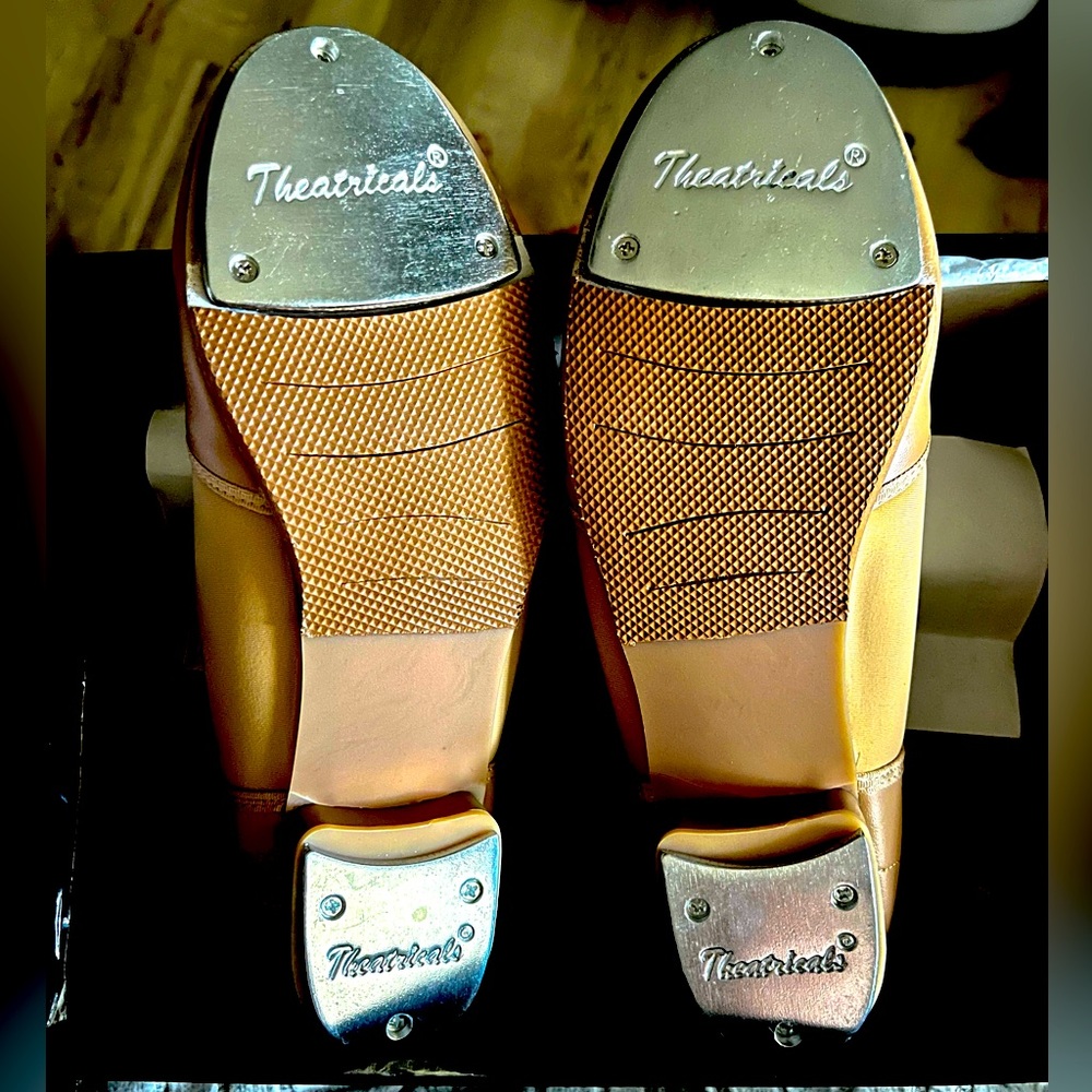 NIB Size 9 tap shoe, tan